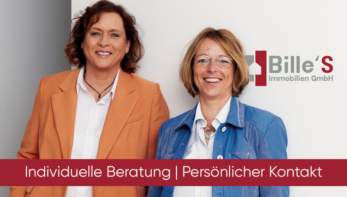 Simone Bille und Bettina Lienekampf-Beckel mit roter Bauchbinde